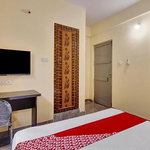 Hotel O Palms Inn Rooms